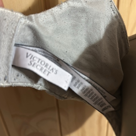 Victoria’s Secret Elegant Gray Women's Bra - Picture 3 of 5